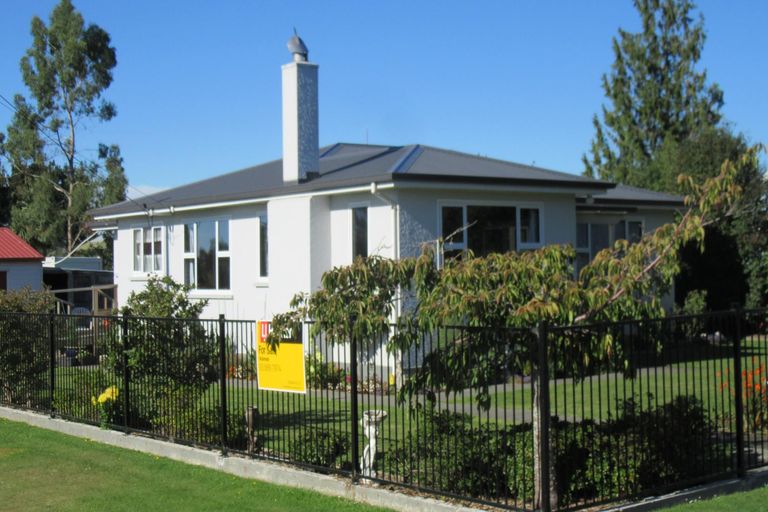 Photo of property in 85 Timaru Road, Waimate, 7924