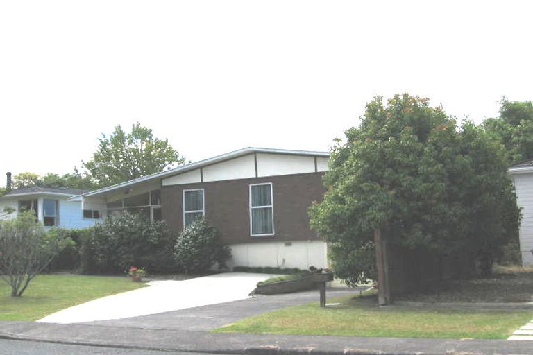 Photo of property in 15 Salamanca Road, Sunnynook, Auckland, 0620