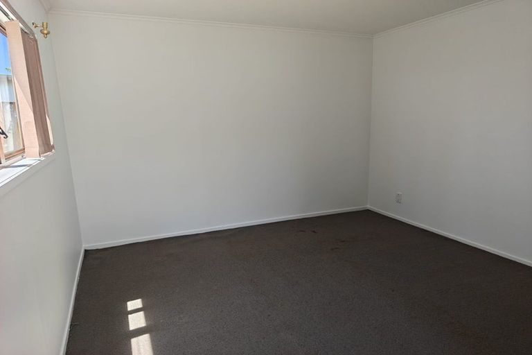 Photo of property in 29 Kelman Road, Kelston, Auckland, 0602