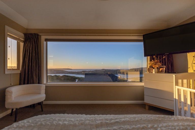 Photo of property in 18 Kahurangi Heights, Aotea, Porirua, 5024