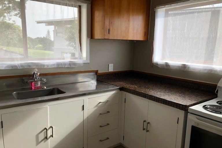 Photo of property in 2/83 Daffodil Street, Titirangi, Auckland, 0604