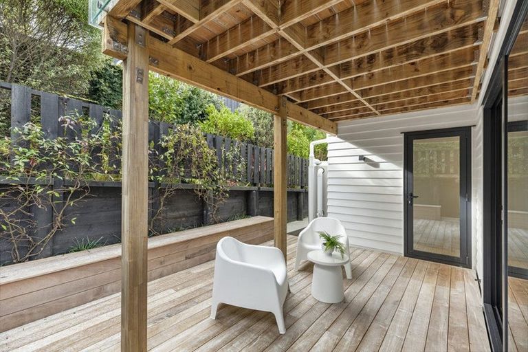 Photo of property in 10b Marama Street, Castor Bay, Auckland, 0620