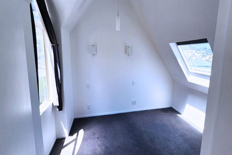 Photo of property in 2/33 Hawker Street, Mount Victoria, Wellington, 6011