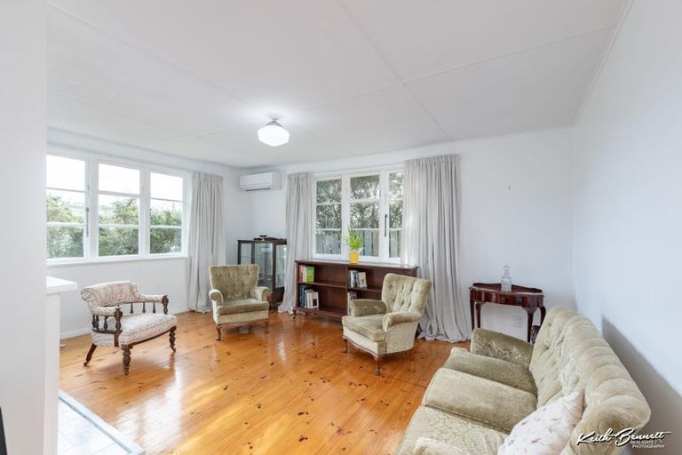 Photo of property in 13 Dorset Grove, Cannons Creek, Porirua, 5024