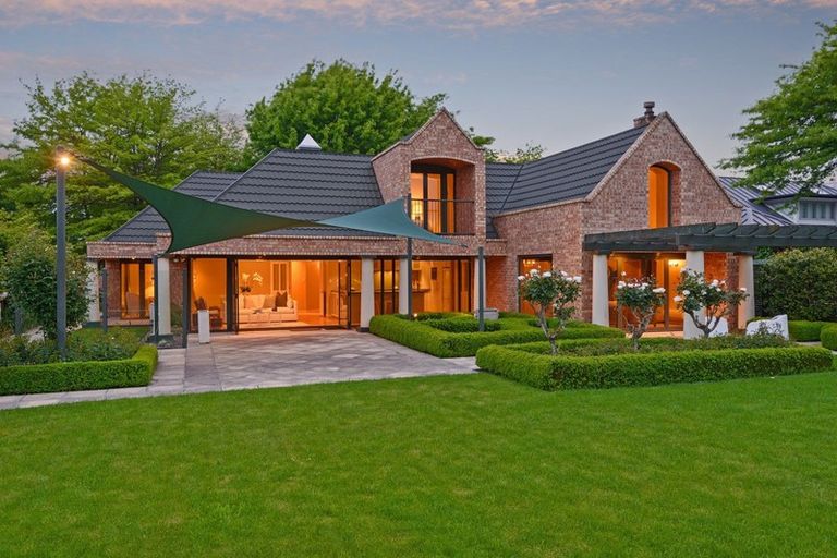 Photo of property in 60 Regent's Park Drive, Casebrook, Christchurch, 8051