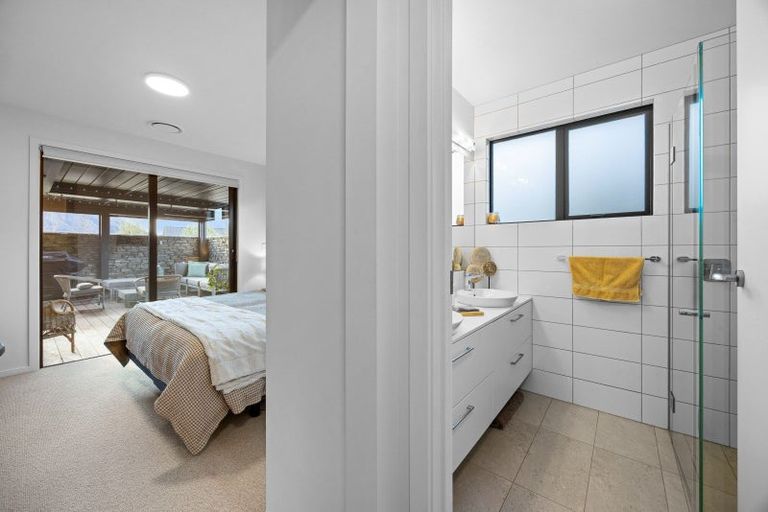 Photo of property in 5 Valley Crescent, Wanaka, 9305