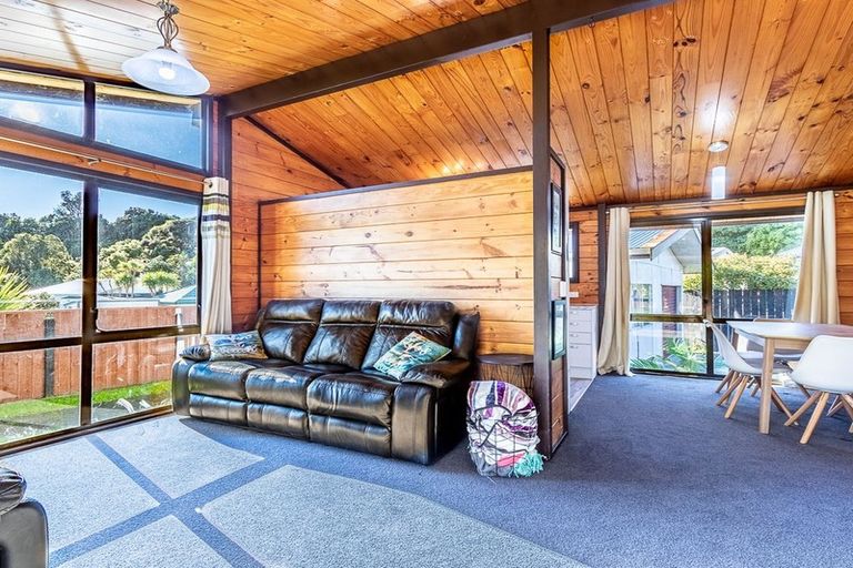 Photo of property in 30 Hookway Grove, Paraparaumu, 5032