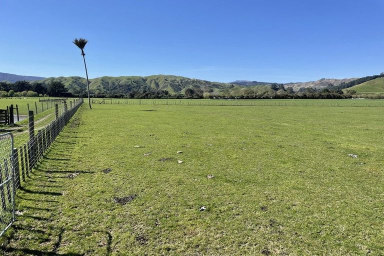Photo of property in 81 Hautere Cross Road, Te Horo, Otaki, 5582