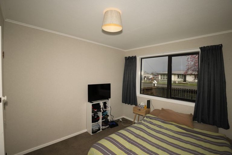 Photo of property in 61a Park Street, Winton, 9720