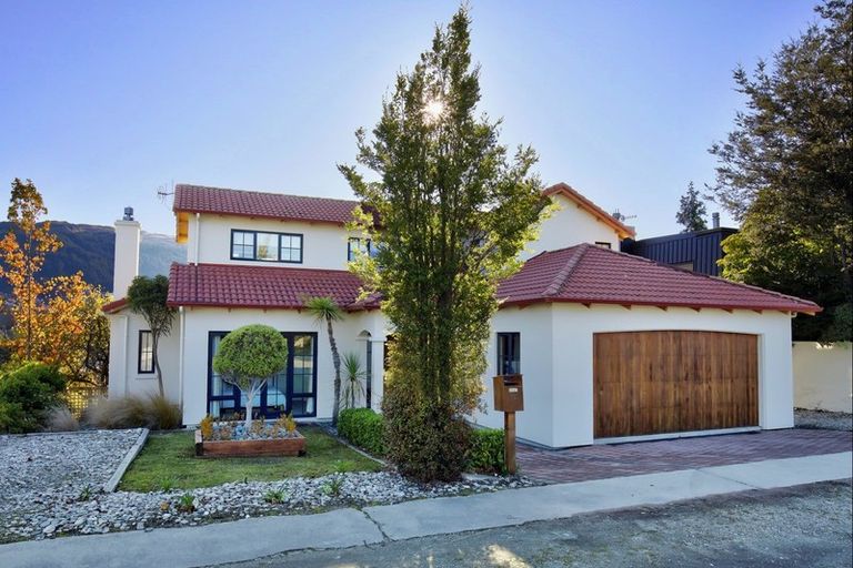 Photo of property in 62 Oregon Drive, Kelvin Heights, Queenstown, 9300