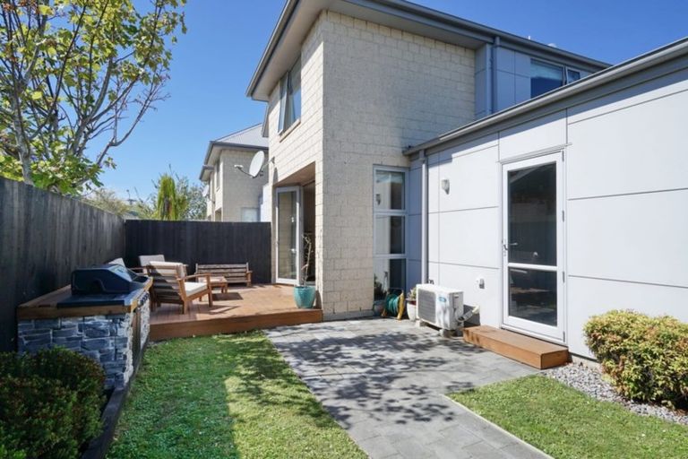 Photo of property in 76 Packe Street, Edgeware, Christchurch, 8013