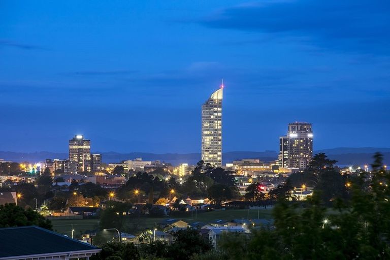 Photo of property in 1/24 Martin Crescent, Northcote, Auckland, 0627