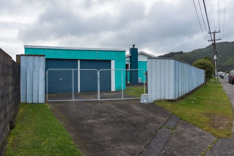 Photo of property in 3 Ruthven Road, Wainuiomata, Lower Hutt, 5014