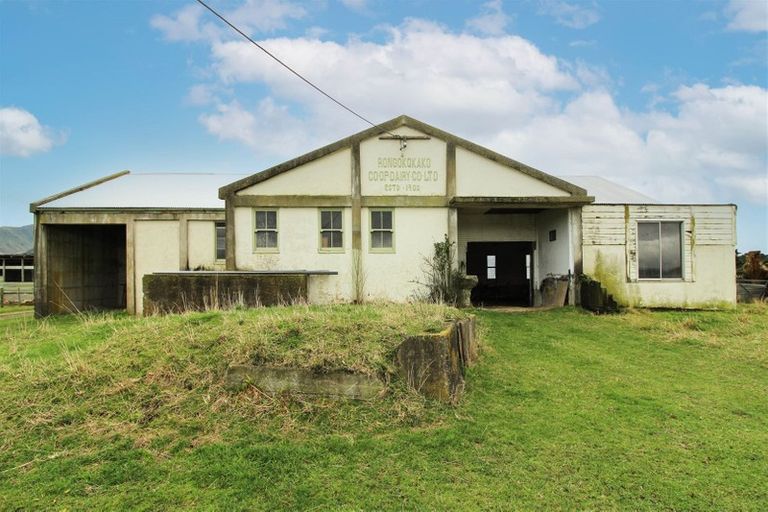 Photo of property in 587 South Rd2, Eketahuna, 4994