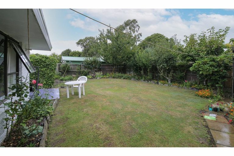 Photo of property in 2/37 Karnak Crescent, Russley, Christchurch, 8042