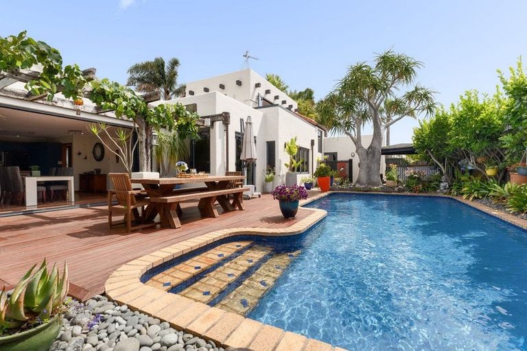 Photo of property in 2 La Cumbre Close, Bethlehem, Tauranga, 3110