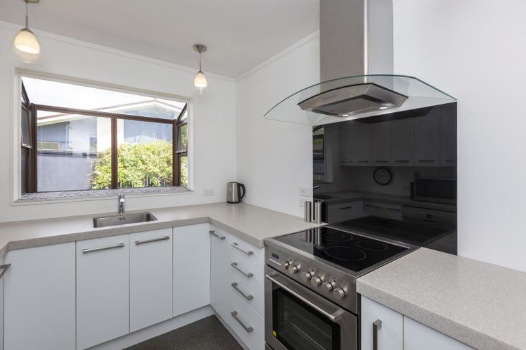 Photo of property in 15a Rosebank Grove, Waikanae, 5036