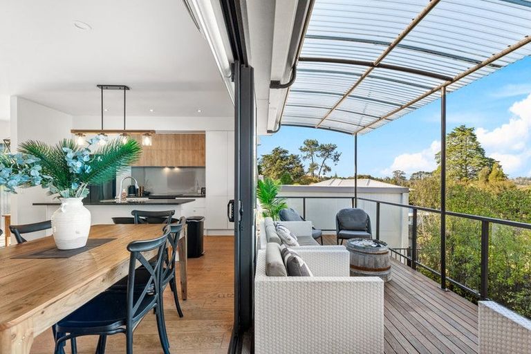 Photo of property in 24 Edgerton Road, Te Atatu Peninsula, Auckland, 0610