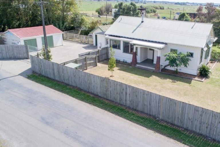 Photo of property in 2 Works Road, Longburn, Palmerston North, 4412