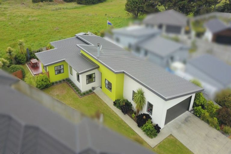 Photo of property in 9 Oxnam Place, Foxton Beach, Foxton, 4815