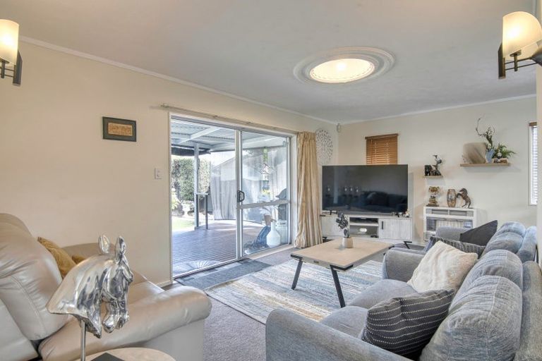 Photo of property in 17 Cargill Grove, Kelvin Grove, Palmerston North, 4414