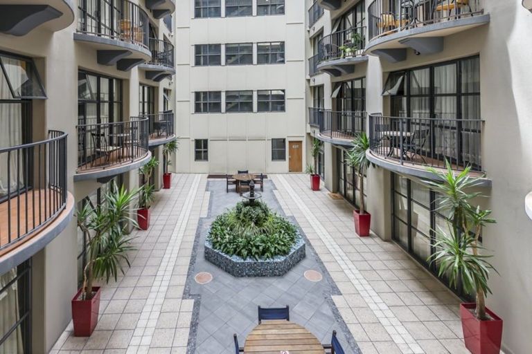Photo of property in Atrium Towers, 8e/154 The Terrace, Wellington Central, Wellington, 6011