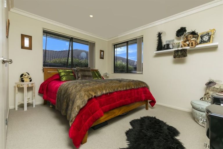 Photo of property in 33 Sapperton Drive, Henderson, Auckland, 0612