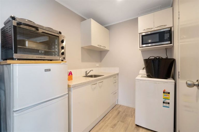 Photo of property in 56 Makora Road, Massey, Auckland, 0614