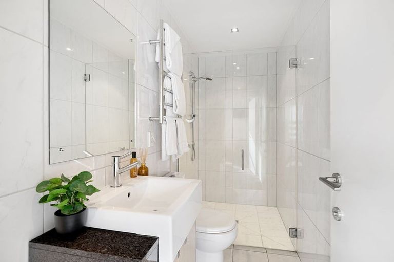Photo of property in Merivale Manor Townhouse, 123 Papanui Road, Merivale, Christchurch, 8014