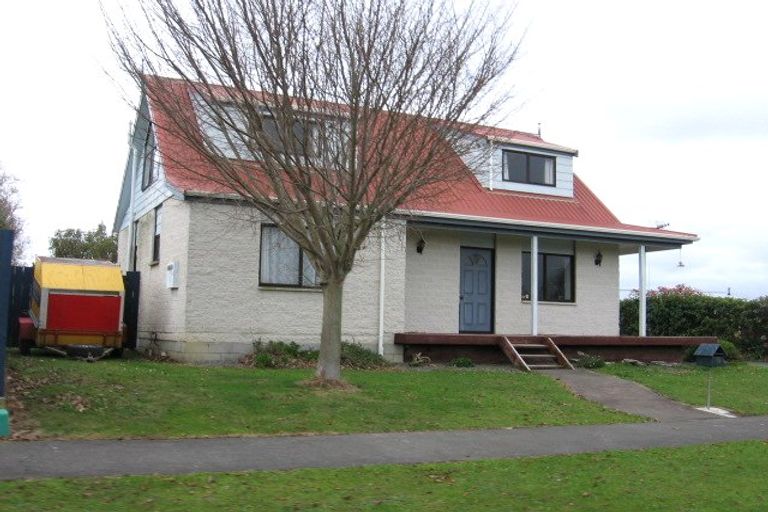 Photo of property in 32 Suzanne Grove, Kelvin Grove, Palmerston North, 4414
