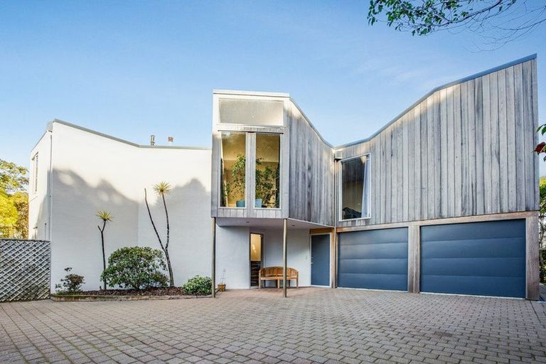 Photo of property in 73 Viewmont Drive, Harbour View, Lower Hutt, 5010