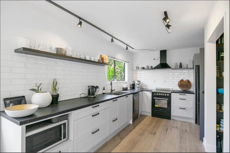 Photo of property in 76 Khandallah Road, Ngaio, Wellington, 6035