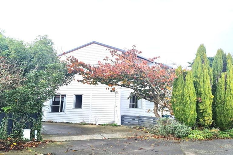 Photo of property in 13a Kingsbridge Place, Newlands, Wellington, 6037