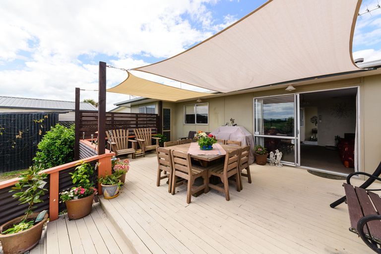 Photo of property in 15a Meadowbrook Drive, Cloverlea, Palmerston North, 4412