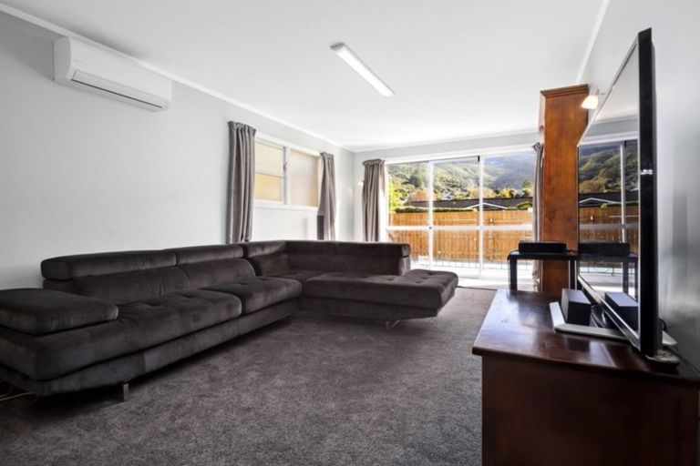 Photo of property in 6 Nuffield Street, Tawa, Wellington, 5028