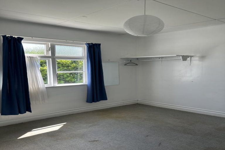 Photo of property in 75 Apu Crescent, Lyall Bay, Wellington, 6022
