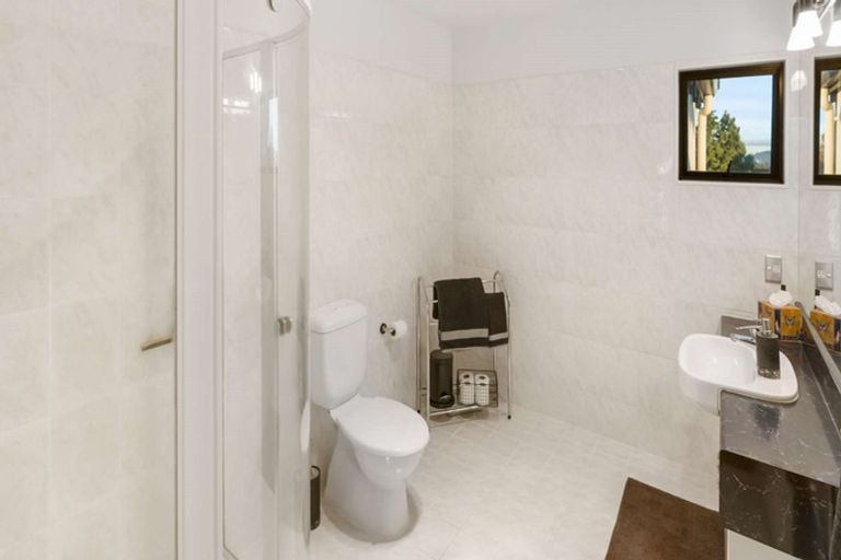 Photo of property in 4 Tupara Crescent, Kawaha Point, Rotorua, 3010