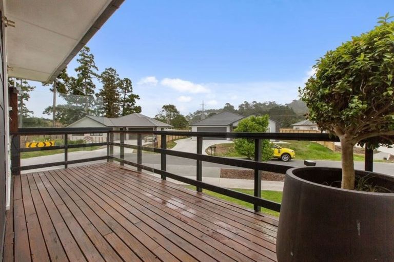 Photo of property in 11 Te Roera Place, Riverhead, 0820