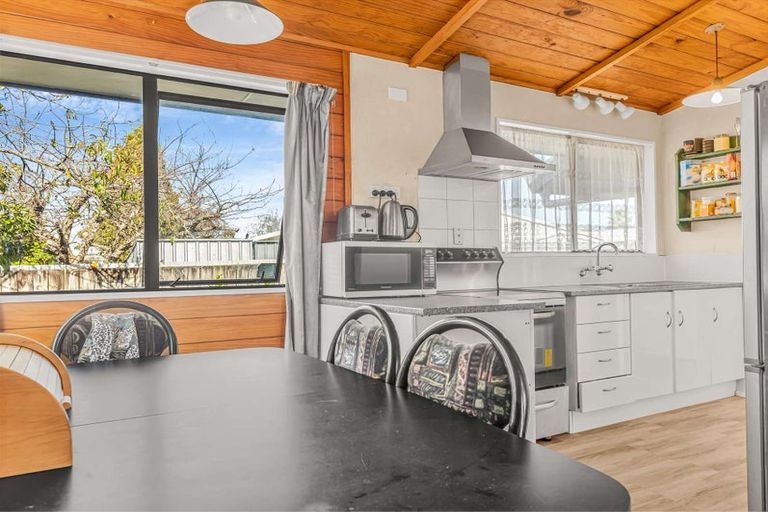 Photo of property in 9 Kentucky Crescent, Nawton, Hamilton, 3200