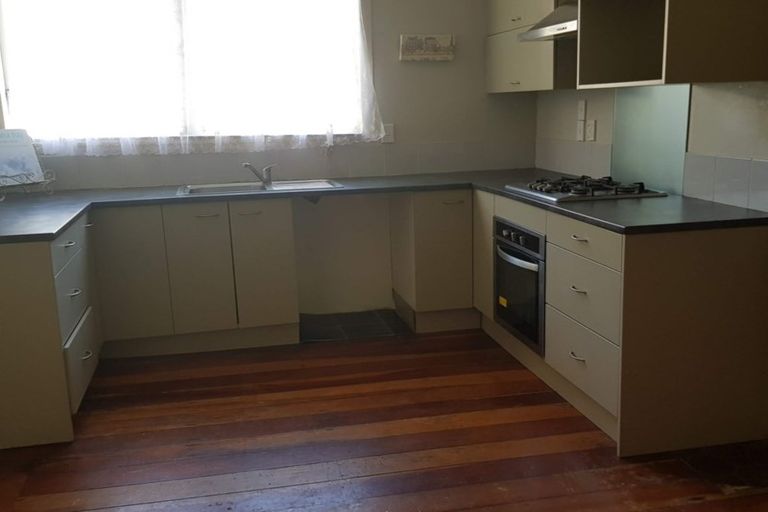 Photo of property in 35 Oxford Street, Fairfield, Hamilton, 3214