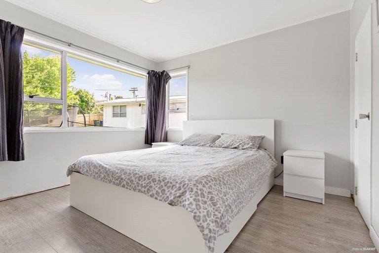 Photo of property in 38 Sylvan Crescent, Te Atatu South, Auckland, 0610