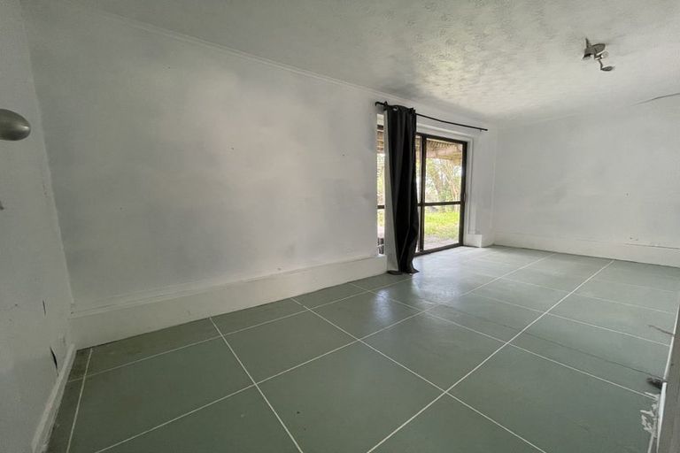 Photo of property in 741 East Coast Road, Browns Bay, Auckland, 0630