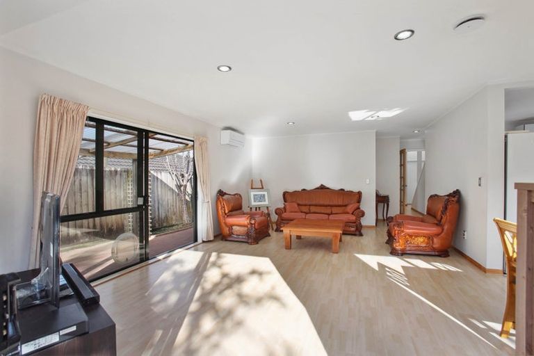 Photo of property in 2/148 Pigeon Mountain Road, Half Moon Bay, Auckland, 2012