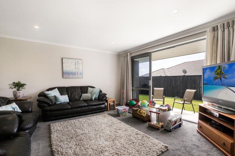 Photo of property in 1 Martingale Drive, Kingseat, Papakura, 2580