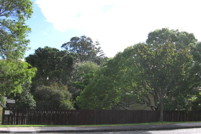 Photo of property in 105 View Road, Sunnyvale, Auckland, 0612