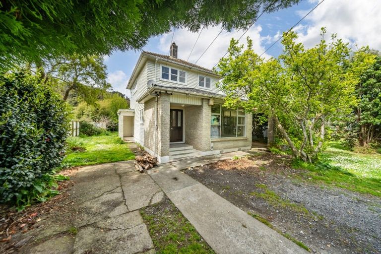 Photo of property in 14 Peck Street, Taita, Lower Hutt, 5011