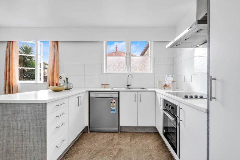 Photo of property in 1/15 Kent Road, Manurewa, Auckland, 2102