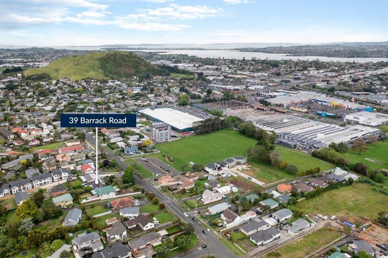 Photo of property in 39 Barrack Road, Mount Wellington, Auckland, 1060