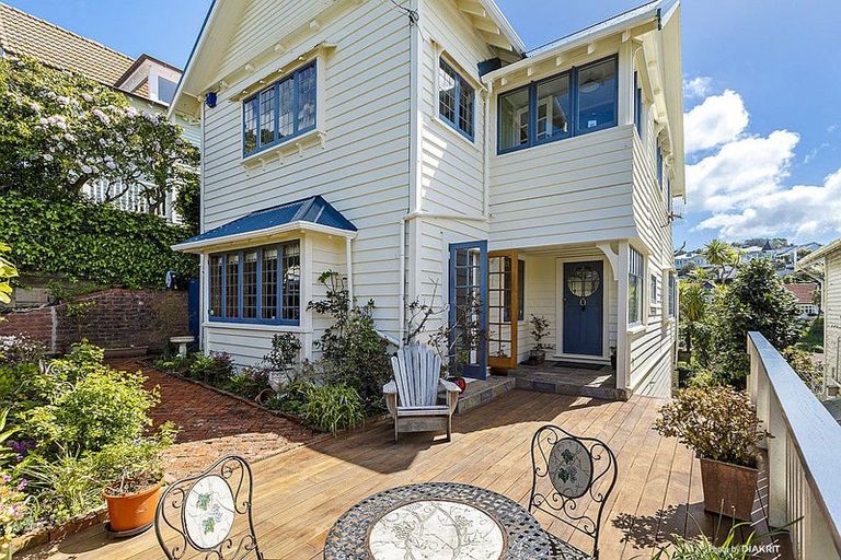 Photo of property in 8 Kowhai Road, Kelburn, Wellington, 6012