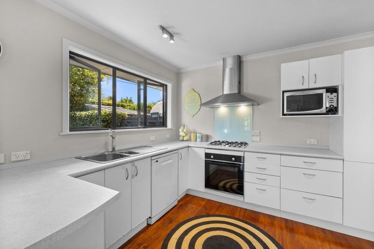 Photo of property in 57a Forrest Hill Road, Milford, Auckland, 0620